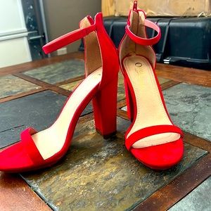 Red Olivia Ferguson high heels